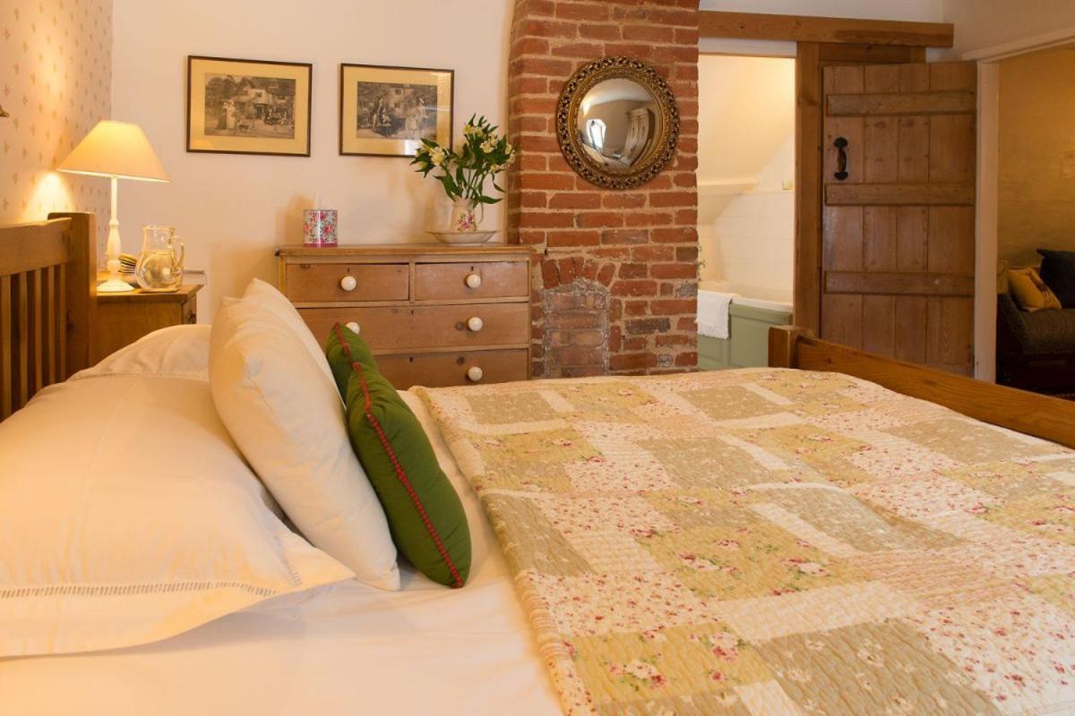 Wren Cottage, A Very Cosy Historic Coastal Cottage In A Pretty Little Village Wickham Market Zewnętrze zdjęcie