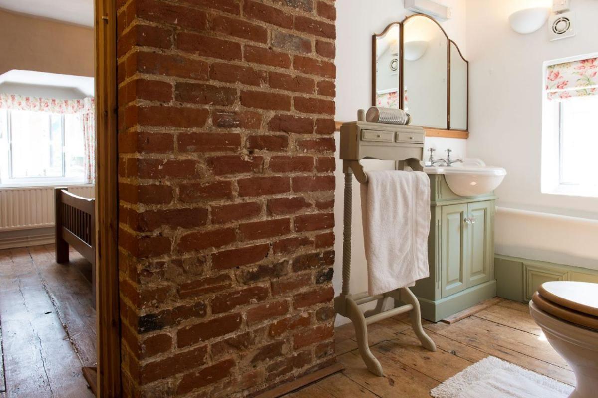 Wren Cottage, A Very Cosy Historic Coastal Cottage In A Pretty Little Village Wickham Market Zewnętrze zdjęcie