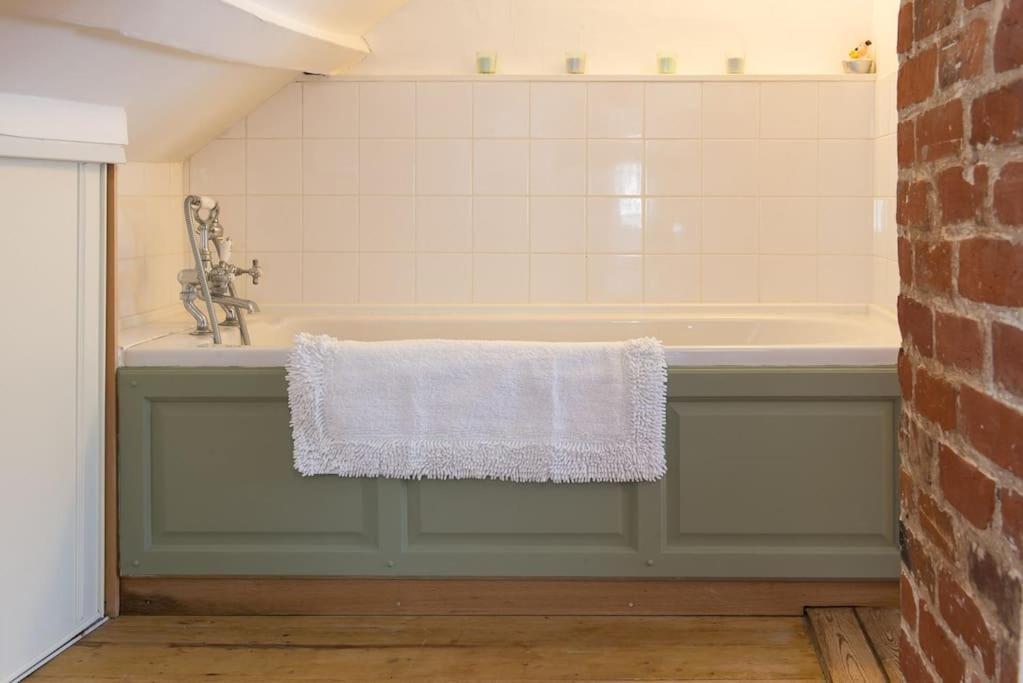 Wren Cottage, A Very Cosy Historic Coastal Cottage In A Pretty Little Village Wickham Market Zewnętrze zdjęcie